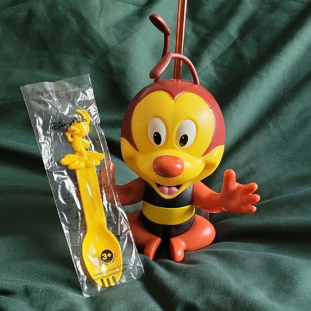Spike The Bee Sipper Cup 2020-2022 Park Exclusive NEW